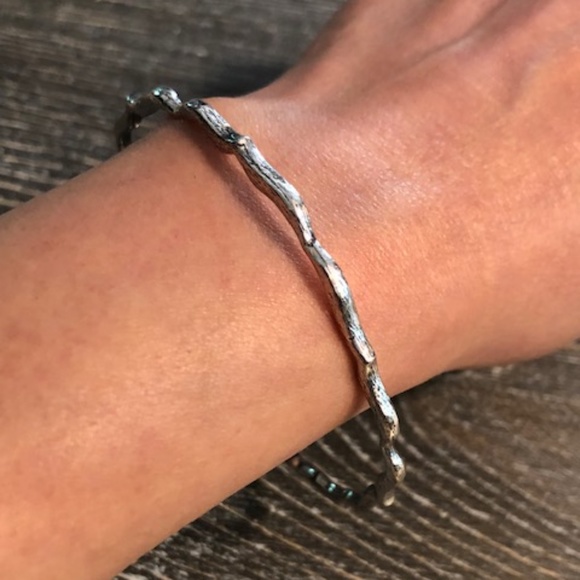 Sophia & Chloe Silver Kiss Bangle | Size Small - Picture 3 of 4